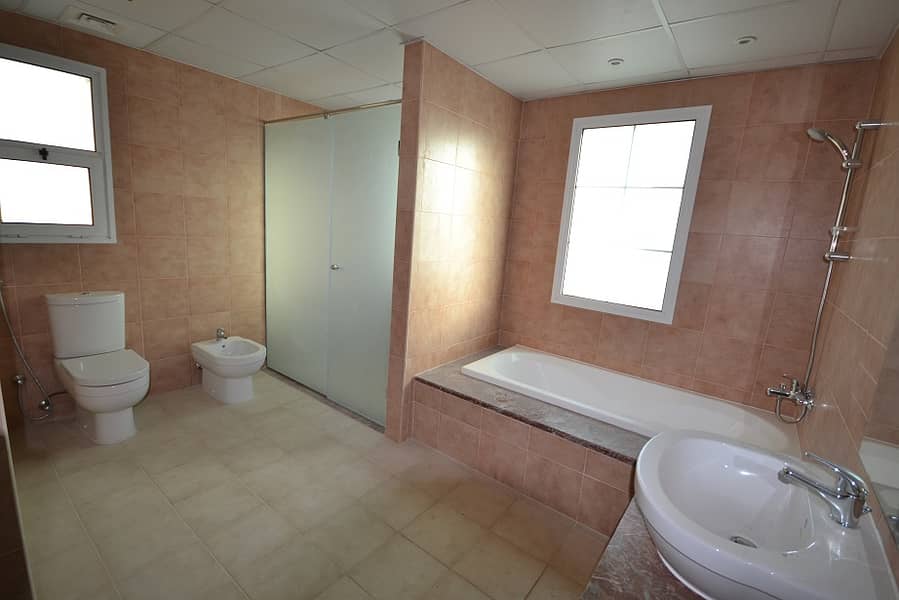 8 Master Bathroom. JPG