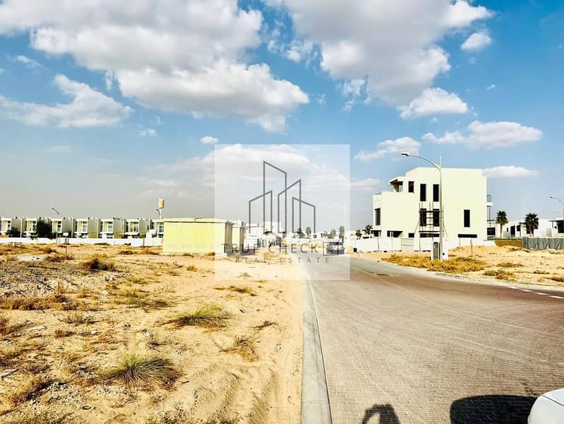 Corner Unit | Pool Facing | Single Row | Very Close to Entrance