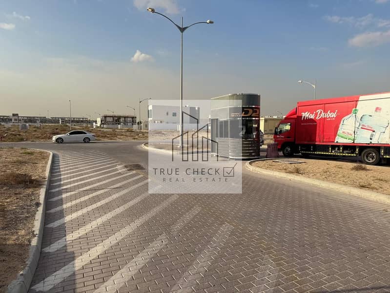 Corner Unit | Pool Facing | Single Row | Very Close to Entrance