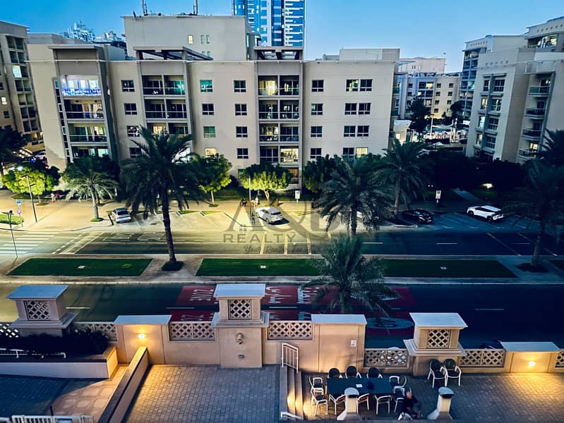 HUGE LAYOUT | POOL AND LAKE VIEW | LOW FLOOR - Image 12