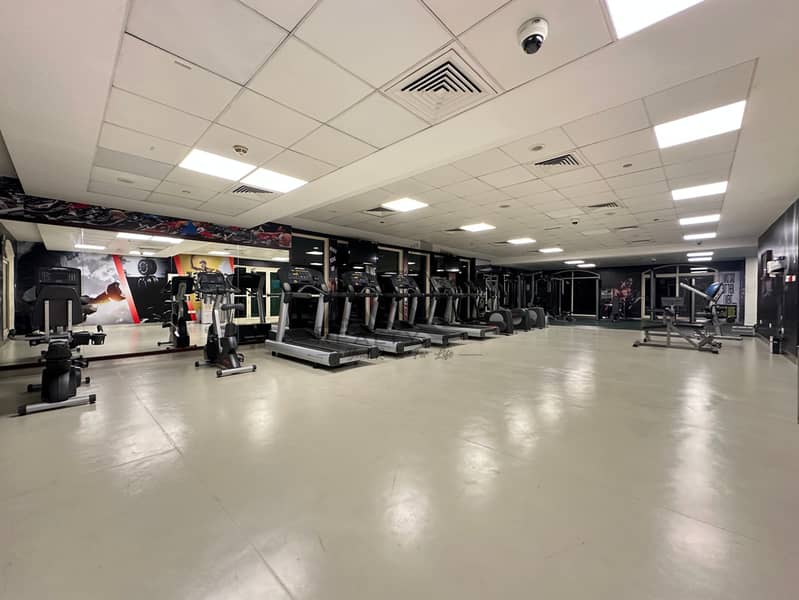 HUGE LAYOUT | POOL AND LAKE VIEW | LOW FLOOR - Image 26