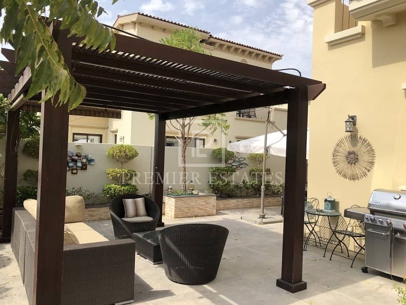 Upgraded garden and pergola| Immaculate