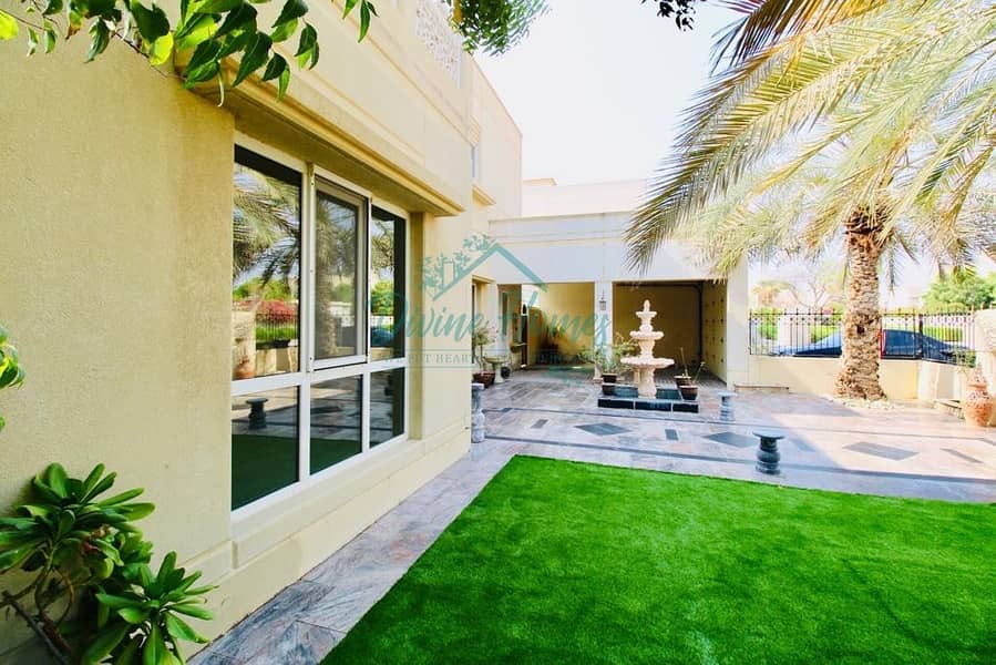 Beautiful Upgraded | Full Lake View | Corner Plot Beautiful Upgraded | Full Lake View | Corner Plot