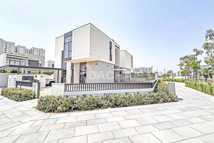 Upgraded | Modern | Independent Villa