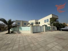 فیلا في الظيت الجنوبي،الظيت 9 غرف 179999 درهم - 13341108