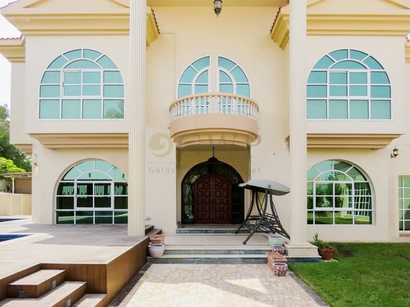 CORNER VILLA| 6 BEDROOM|SPACIOUS|UPGRADED