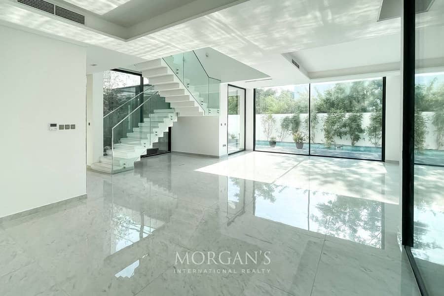 5BR Villa | Modern Luxury | Lake View