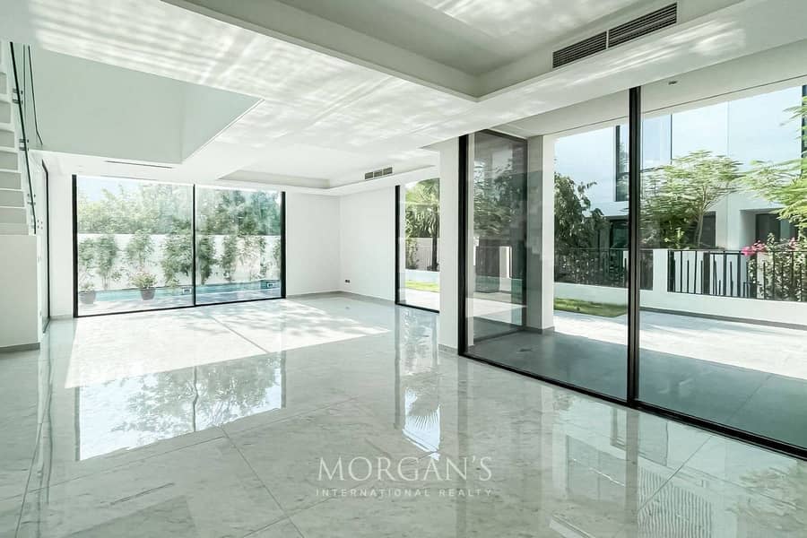 5BR Villa | Modern Luxury | Lake View