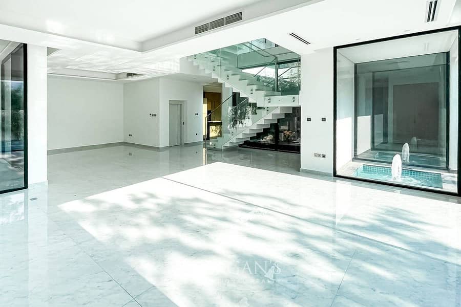 5BR Villa | Modern Luxury | Lake View