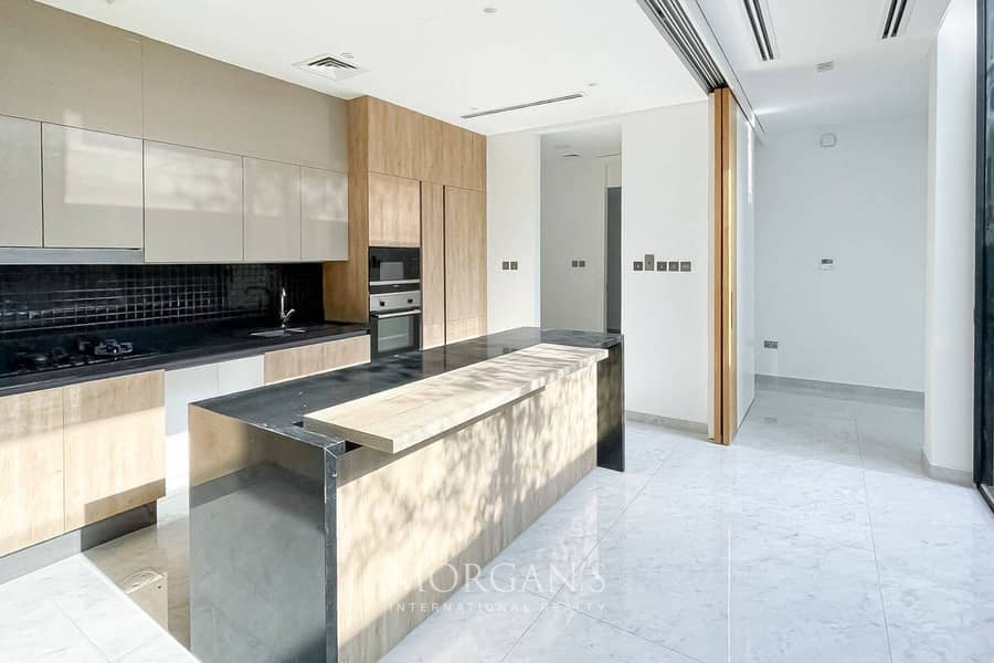 5BR Villa | Modern Luxury | Lake View - Image 8