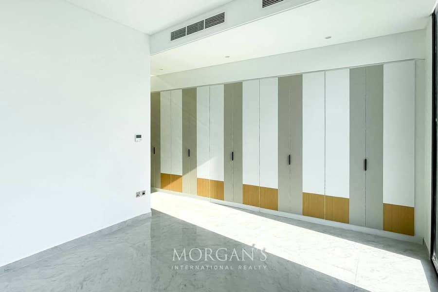 5BR Villa | Modern Luxury | Lake View - Image 11