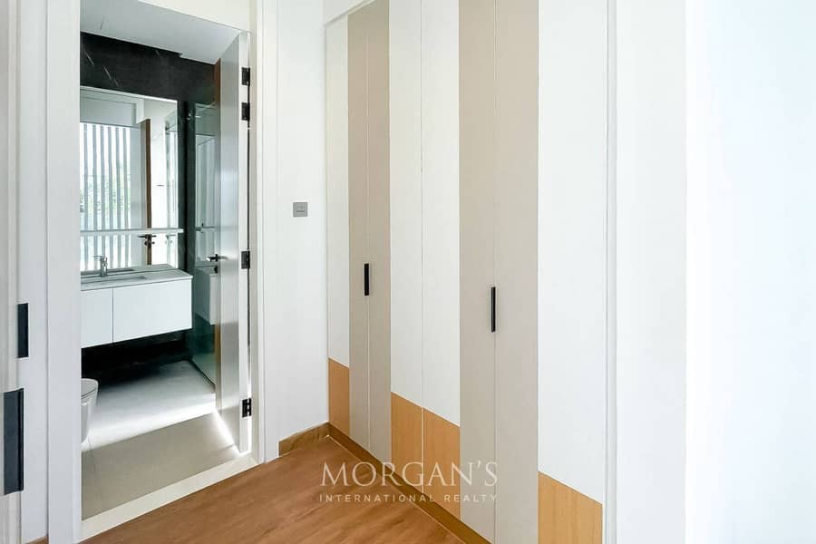 5BR Villa | Modern Luxury | Lake View - Image 13