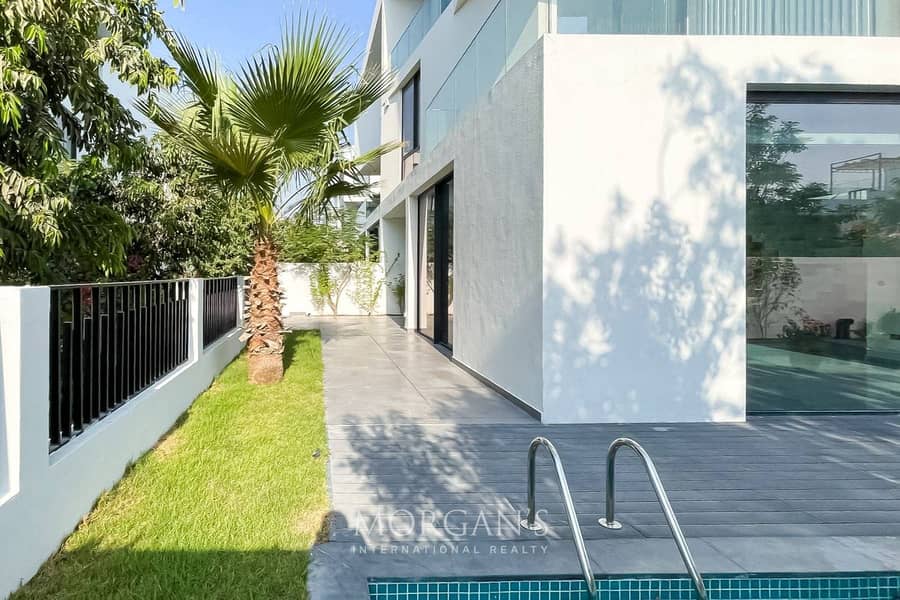 5BR Villa | Modern Luxury | Lake View - Image 18