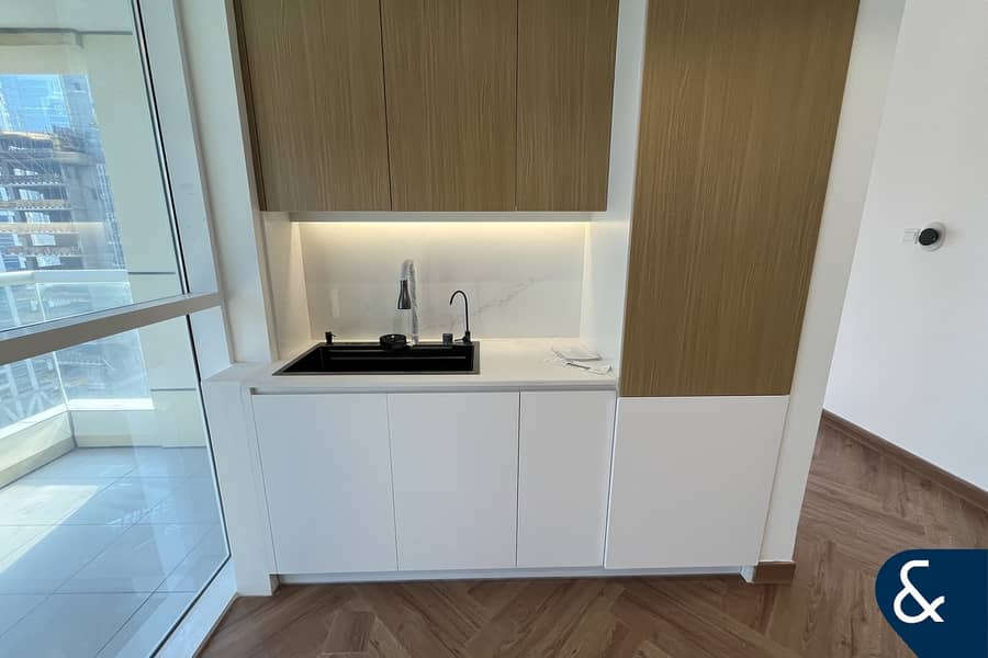 Sea View | Vacant | Fully Upgraded