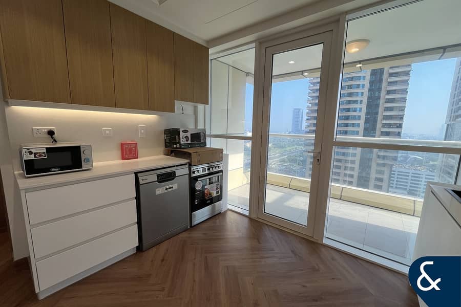 Sea View | Vacant | Fully Upgraded