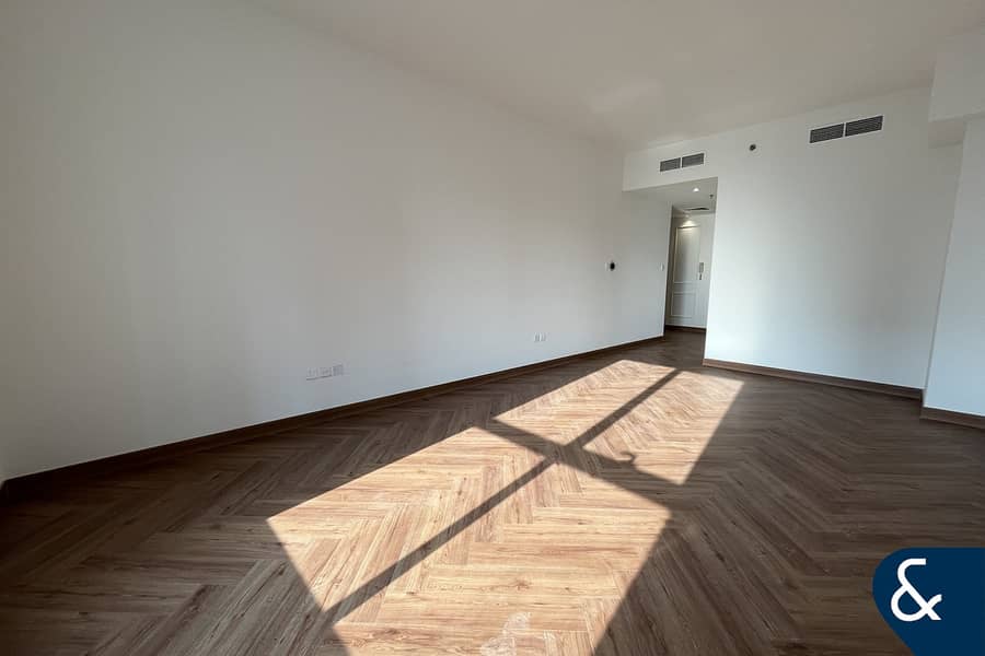 Sea View | Vacant | Fully Upgraded