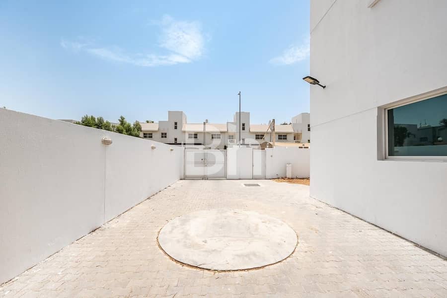 Move in Ready |Spacious 5 Bedroom |Well Maintained - Image 14