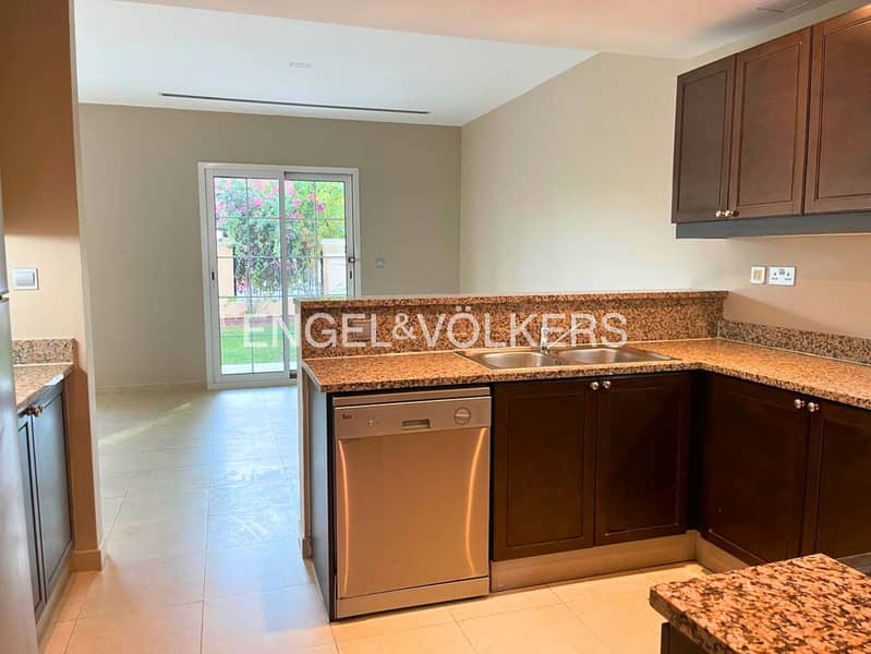 Rare | Next To Park | Open Plan | Vacant In Feb