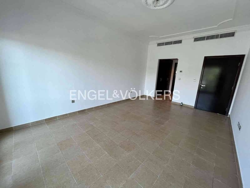 Rare | Next To Park | Open Plan | Vacant In Feb - Image 9