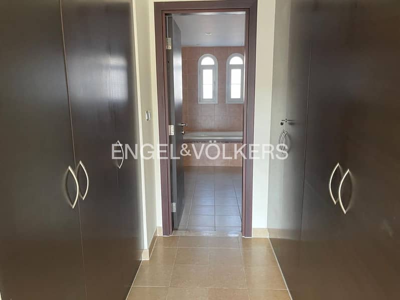 Rare | Next To Park | Open Plan | Vacant In Feb - Image 10