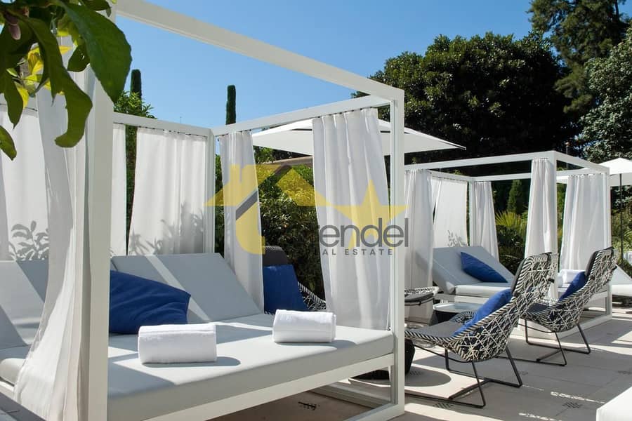 11 facilities_cabanas_&_sunbeds. jpg