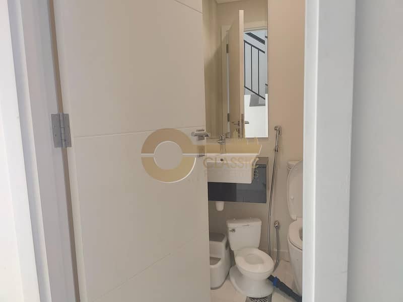 Modern Townhouse | Single Row | Prime Location - Image 7