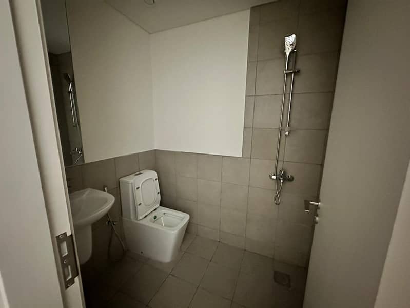 19 MAID BATHROOM. jpeg