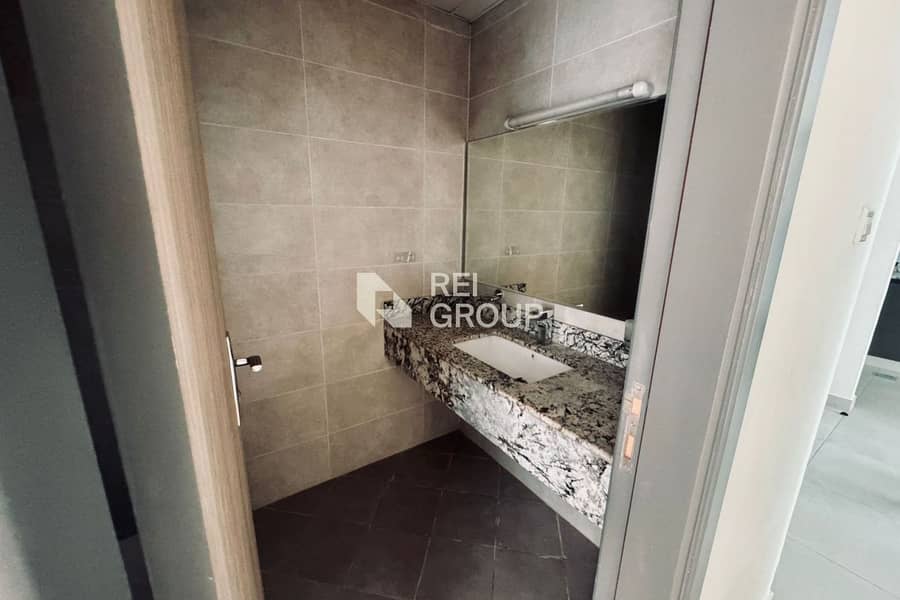 Luxury Apartment with Private Pool | Central Park - Image 10