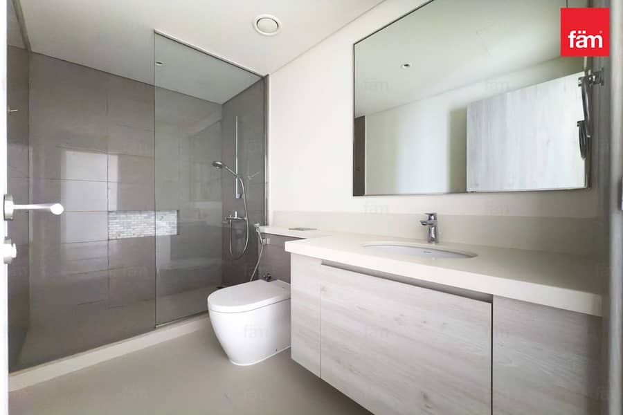 High Floor| Full Water View| Large Layout| Vacant - Image 11