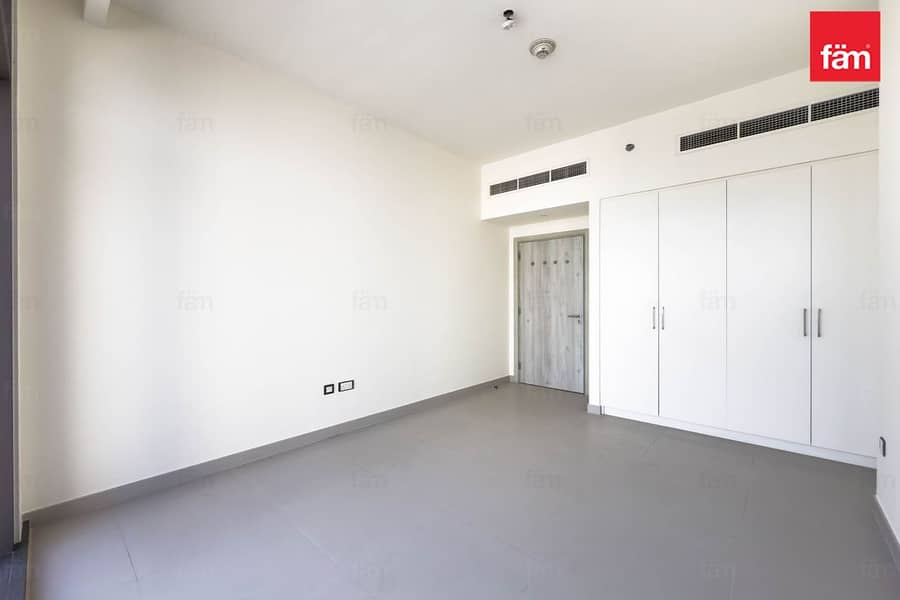 High Floor| Full Water View| Large Layout| Vacant - Image 12