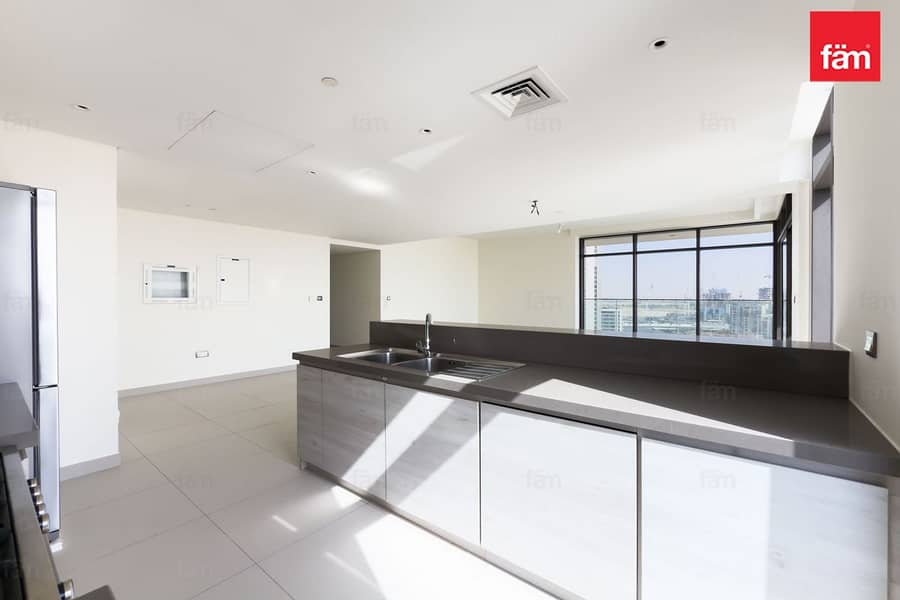 High Floor| Full Water View| Large Layout| Vacant - Image 18