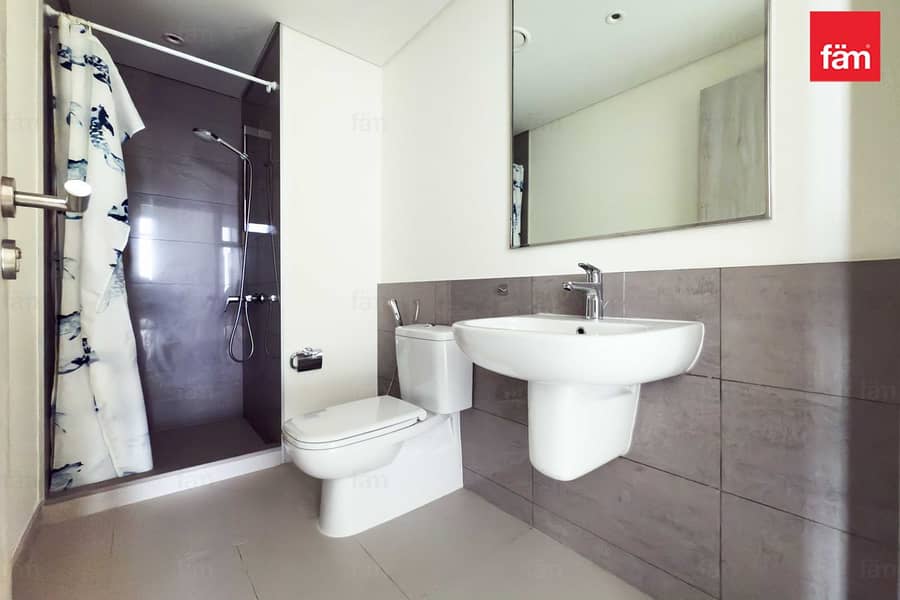 High Floor| Full Water View| Large Layout| Vacant - Image 23