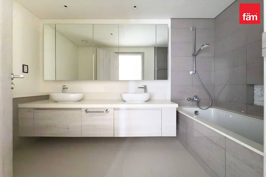 High Floor| Full Water View| Large Layout| Vacant - Image 26