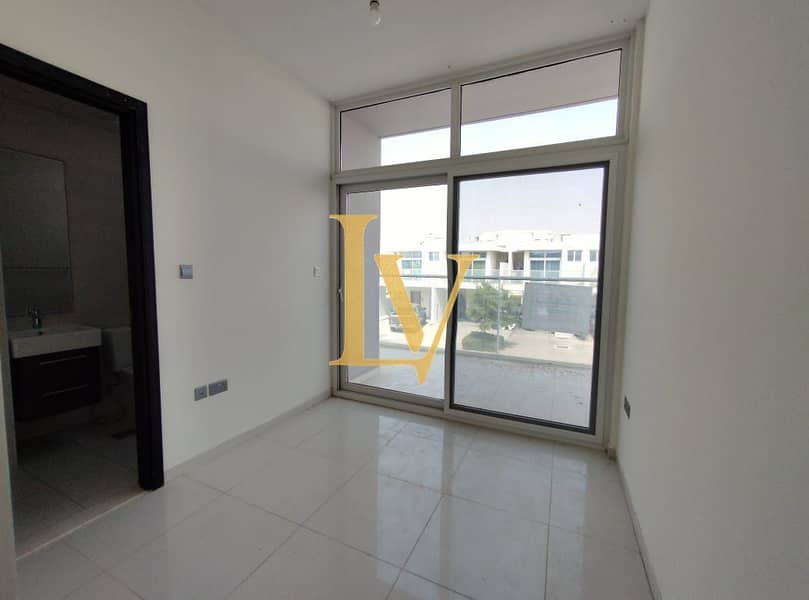 7 WhatsApp Image 2025-11-12 at 14.58. 03_e8c41e03. jpg