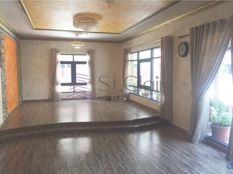 3 Beds Upgraded with Courtyard | Vacant | Al Ghaf 4
