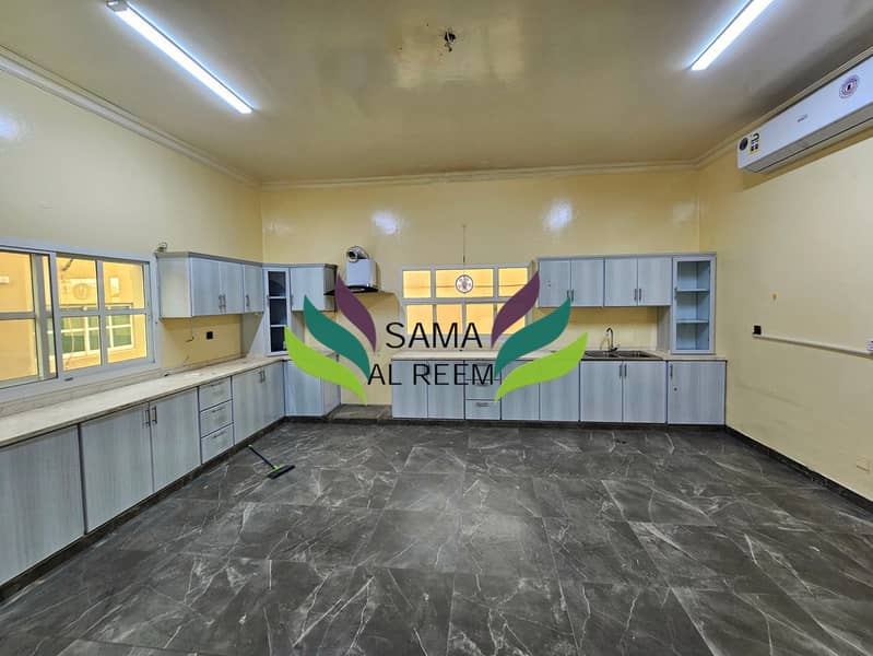 Independent 9 Bed Villa | Huge Garden | Renovated Kitchen | Very Spacious - Image 7