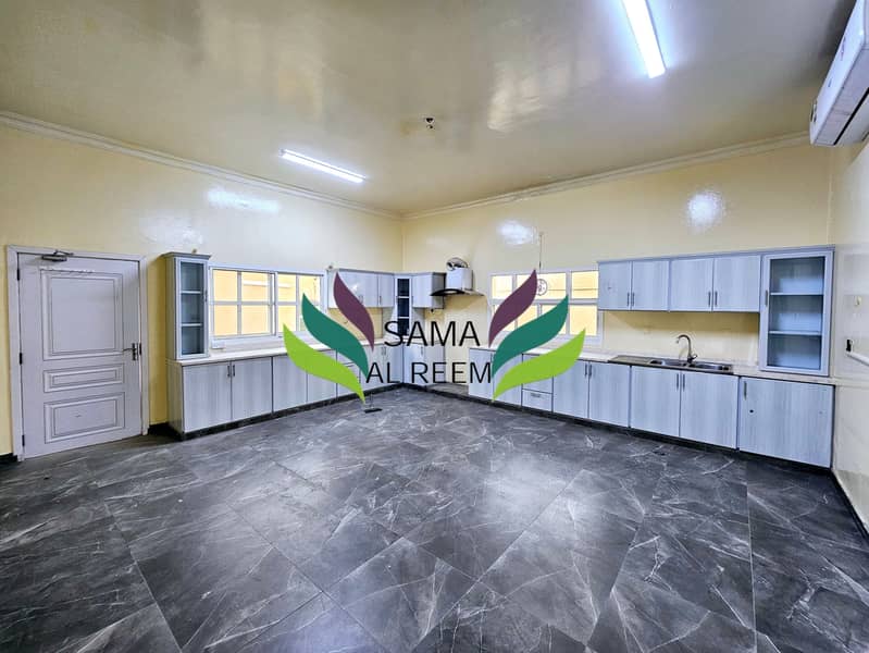 Independent 9 Bed Villa | Huge Garden | Renovated Kitchen | Very Spacious - Image 8