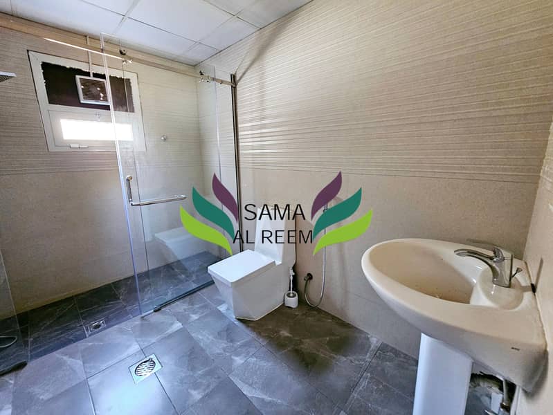 Independent 9 Bed Villa | Huge Garden | Renovated Kitchen | Very Spacious - Image 13