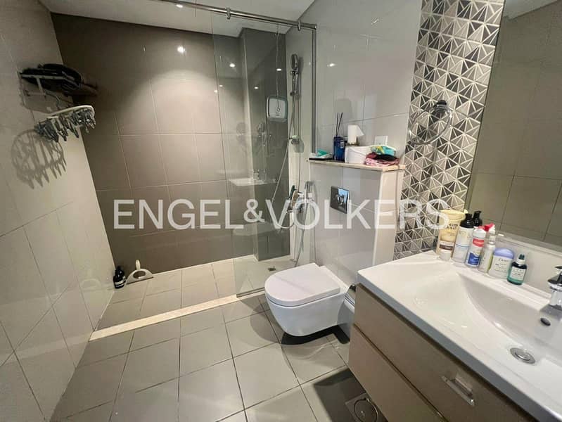 Pool View | Furnished | Vacant Soon - Image 9