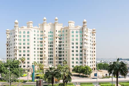 2 Bedroom Apartment for Sale in Palm Jumeirah, Dubai - Stylishly 2BR + Maid | Steps from Nakheel Mall