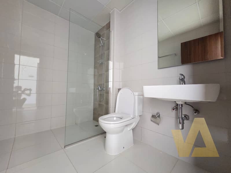 SPACIOUS UNIT | GREEN VIEW | NEAR CIRCLE MALL - Image 9