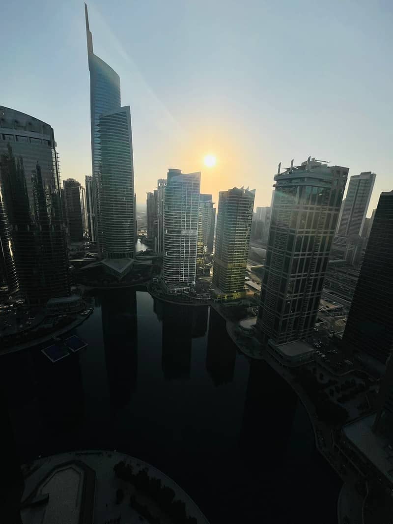 Spacious Apartment in Arch Tower JLT | Close to Metro | Stunning Lake View - Image 6