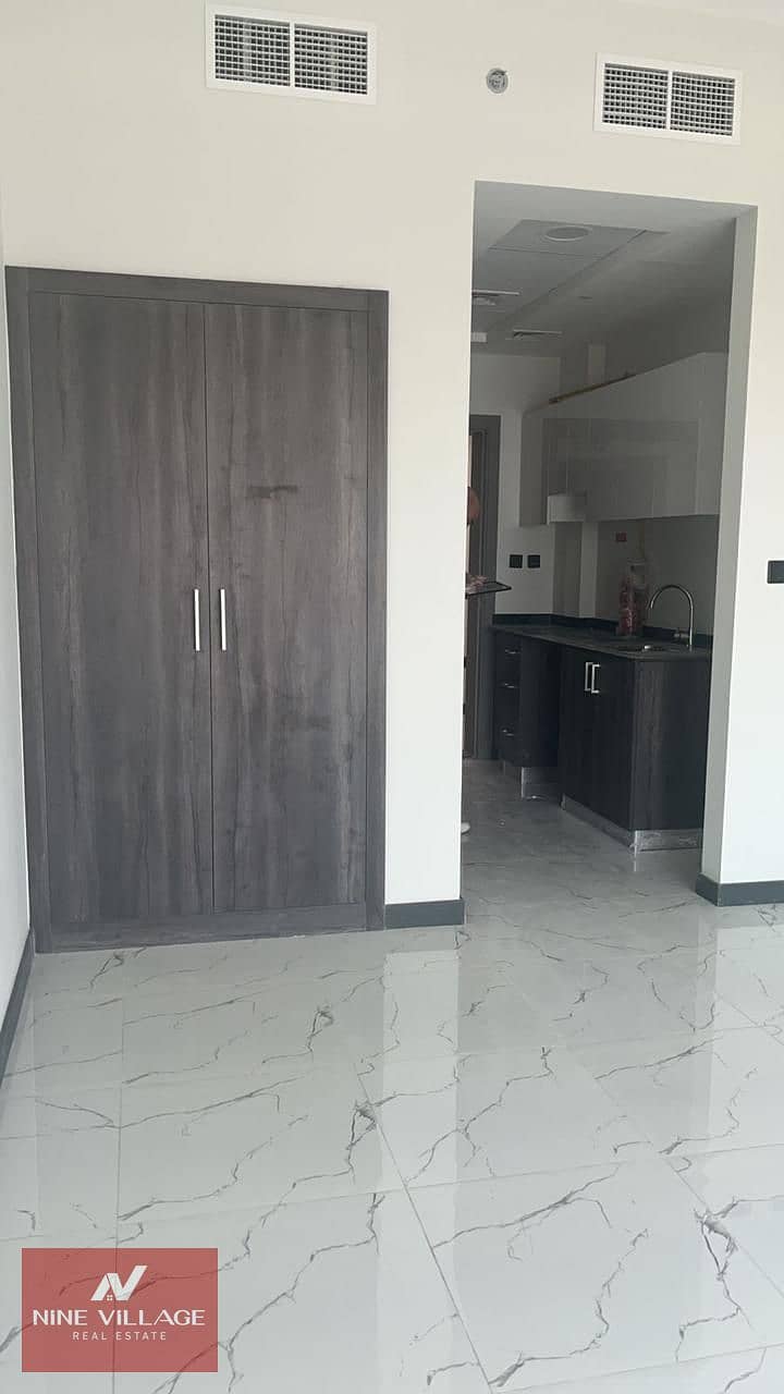 Spacious Apartment \ Prime Location \ Community View \ Unfurnished