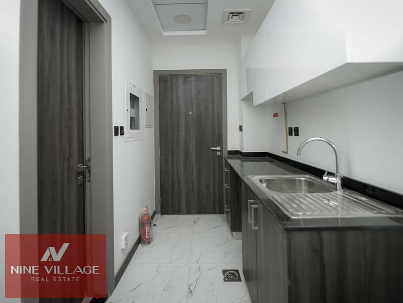 Spacious Apartment \ Prime Location \ Community View \ Unfurnished