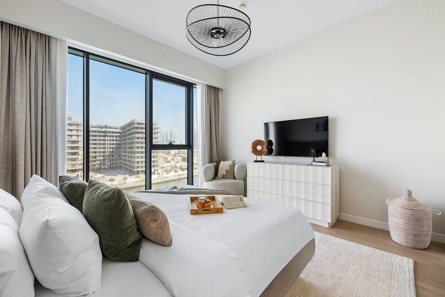 Serene 3 BR | Full Canal and Burj Skyline View - Image 19