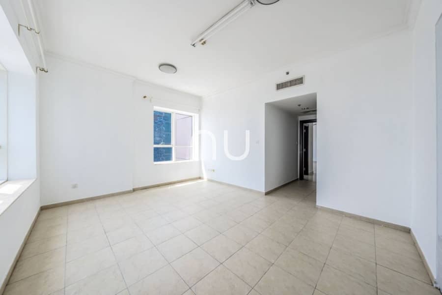Vacant Now | Spacious Apartment | High Floor - Image 10