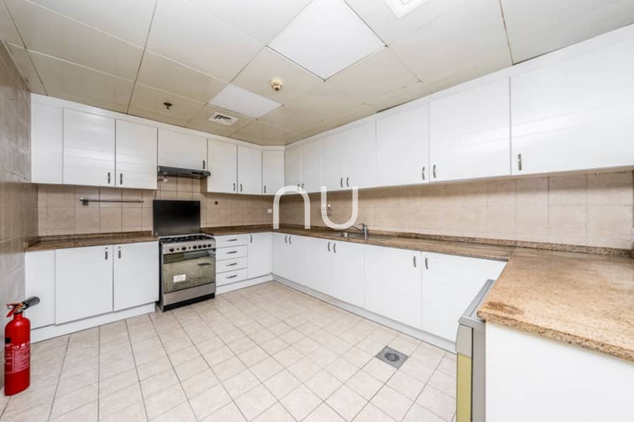 Vacant Now | Spacious Apartment | High Floor - Image 13