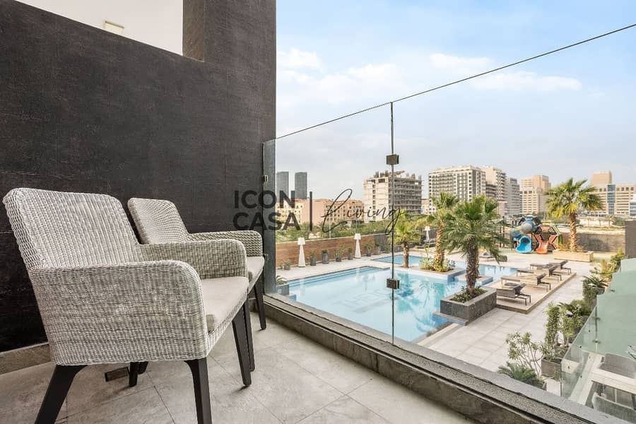 Cozy Studio with Pool View