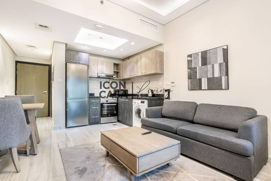 Cozy Studio with Pool View