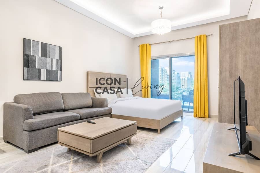 Cozy Studio with Pool View